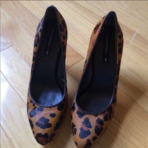 Beautiful leopard print Banana Republic pumps